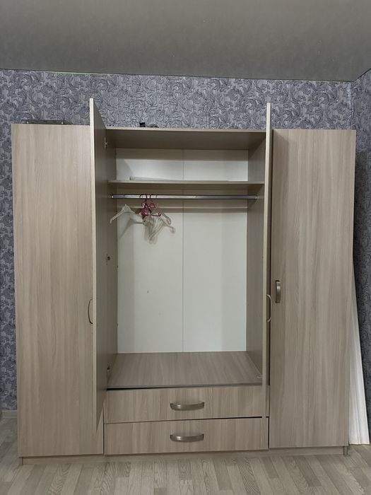 Продается шкаф 4 двери