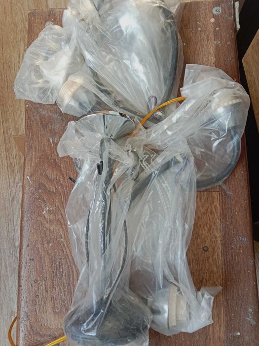 Продам новую люстру