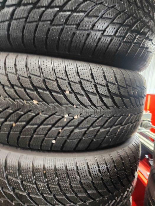 4бр.зимни гуми 225/55/18 Nokian