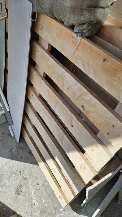 Палеты чистые ровные