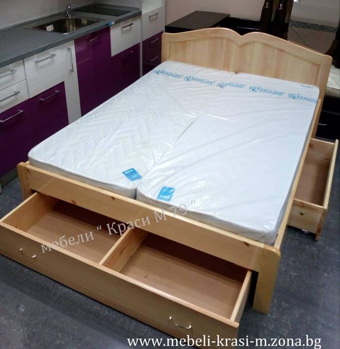 Спалня с 4 чекмеджета, с 2 високи табли -МАСИВ. Налична!