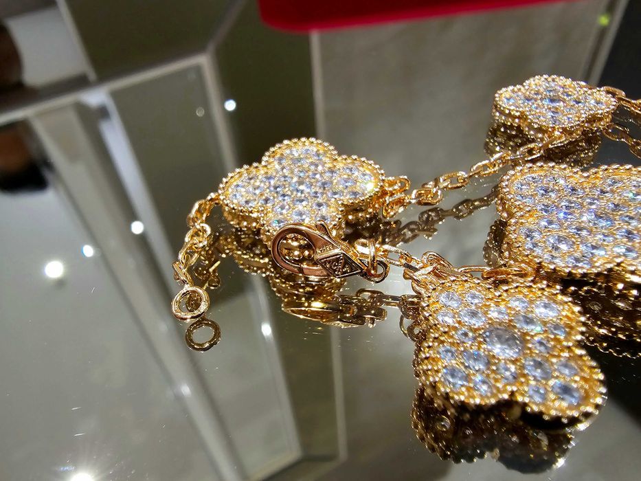 Van Cleef & Arpels VCA Rose Gold Diamond Magic Alhambra Дамска Гривна