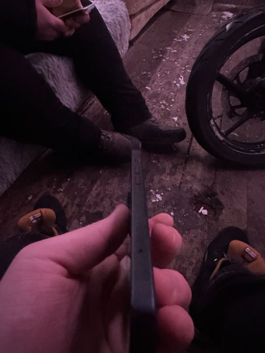 Продам айфон 13 на 128 гигов