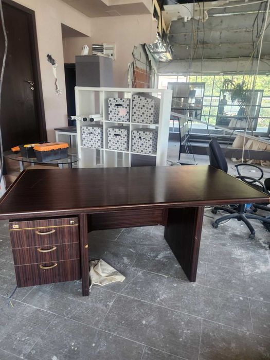 Масивни офис мебели
