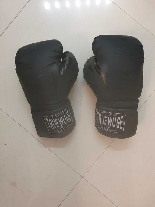Боксови ръкавици 12  и 14 oz