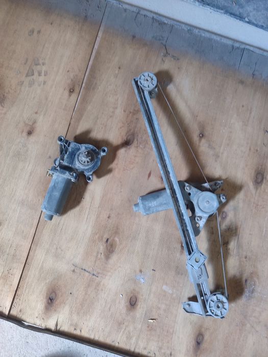 Продам запчасти на Мерседес W202