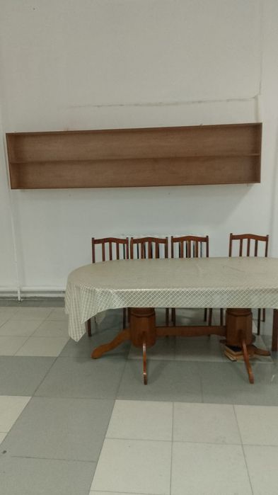 Стол со стульями