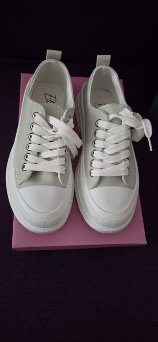 Tenisi Ella Cruz,marimea 36,noi,cu eticheta