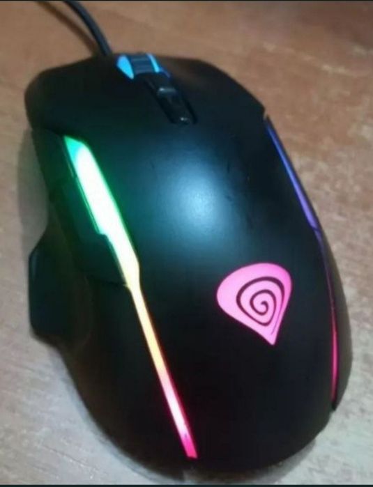 Vand Mouse Gaming Genesis Xenon 220 cu fir ,mufa USB si Iluminare RGB