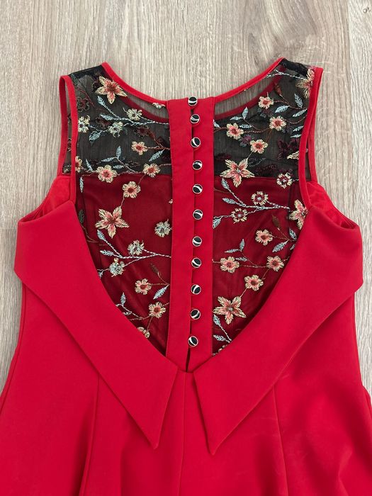 Червена рокля Луци Lucy