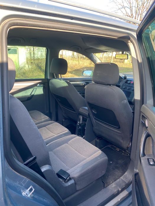 VW Touran на части