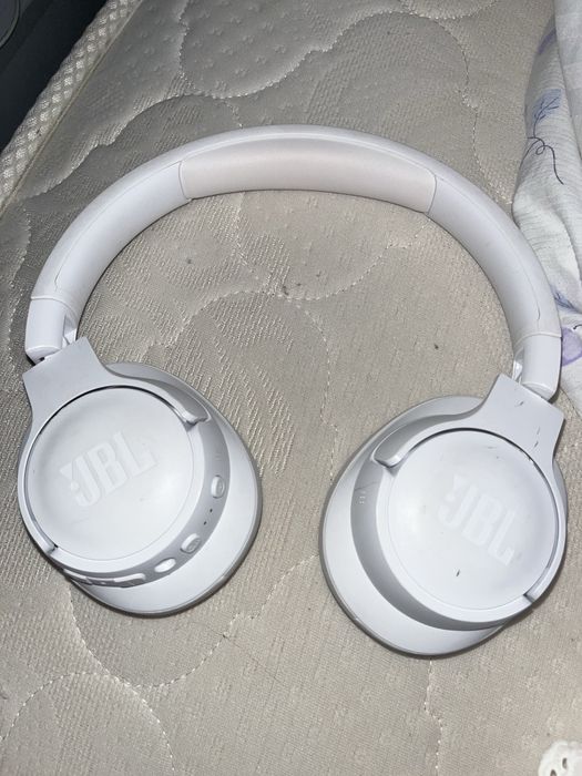 JBL Tune 770NC белые