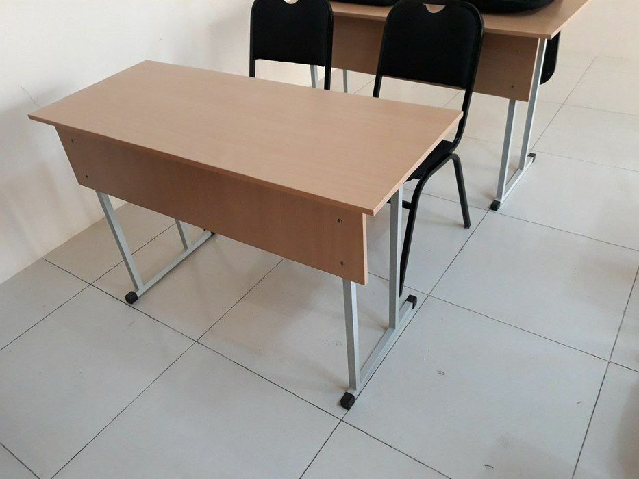Университетский школьные парты и стали