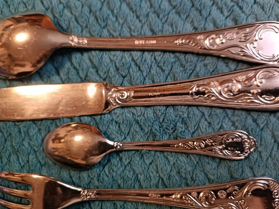 Серебряный столовый набор.