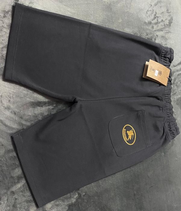 Vând pantalon scurt nou de bărbați Burberry