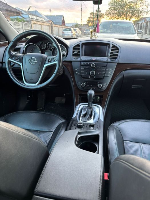 Vând Opel insignia OPC LINE SPORT TOURIER  4 x 4 turbo benzina 220 cp