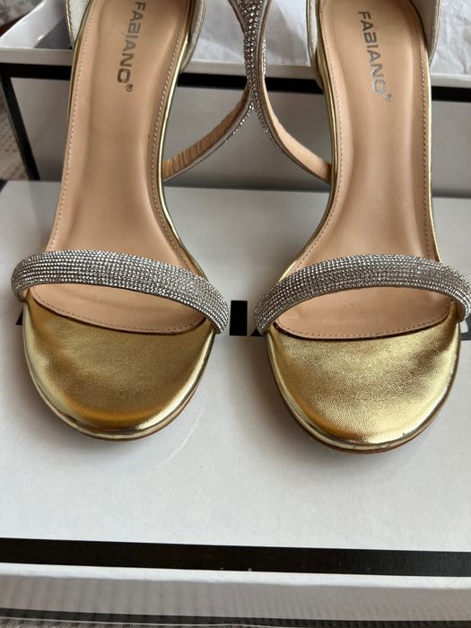 Черни сандали , златисти сандали