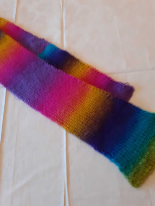 Ръчно изработен шал с цветовете на дъгата