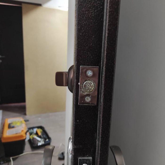 Замки для дверей и установка кодивый замки