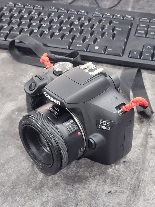 Canon 2000d kit + 50mm 1.8 STM lenses
