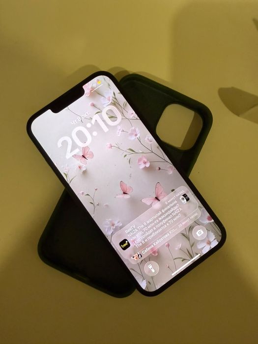Телефон iPhone 13