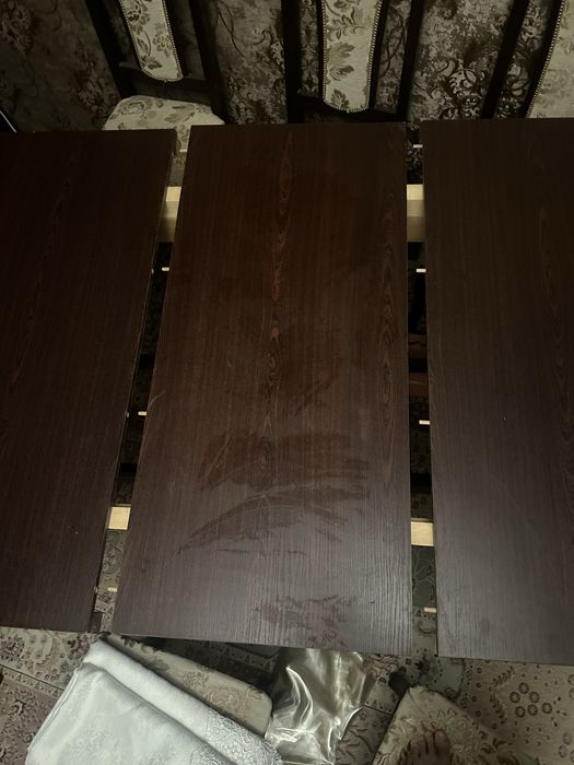 Овальный стол и стулья