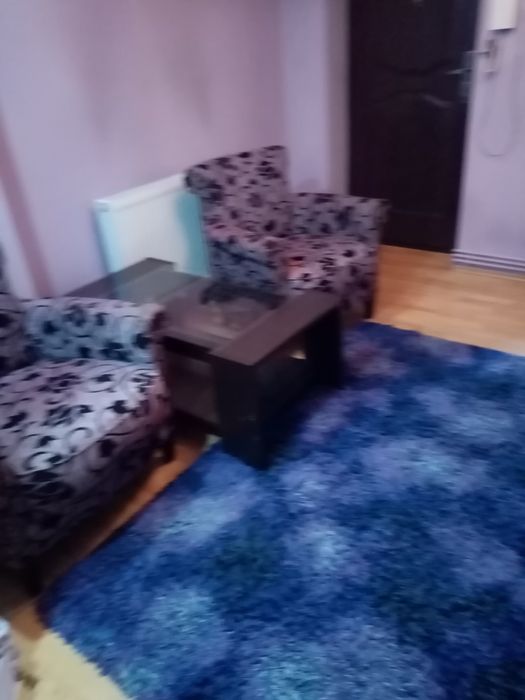 Covor de la Ikea, culoare mov cu lila.