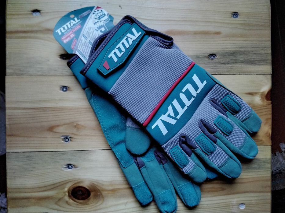 Перчатки Total новые