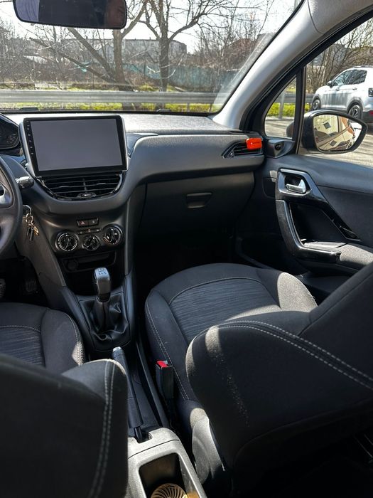 Peugeot 208 2014