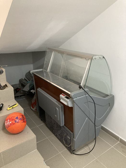 Хладилна витрина