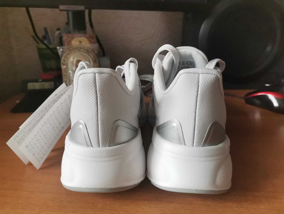 Нови дамски маратонки Адидас.