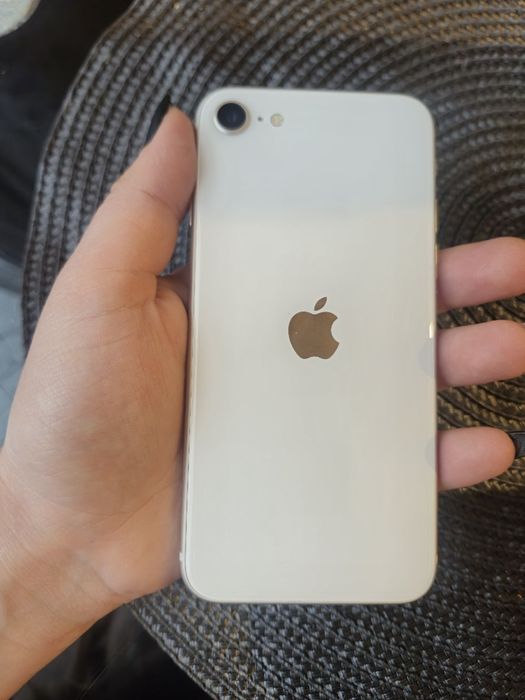 Продавам iPhone 8s