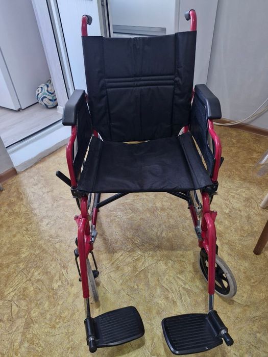 Продам инвалидную коляску