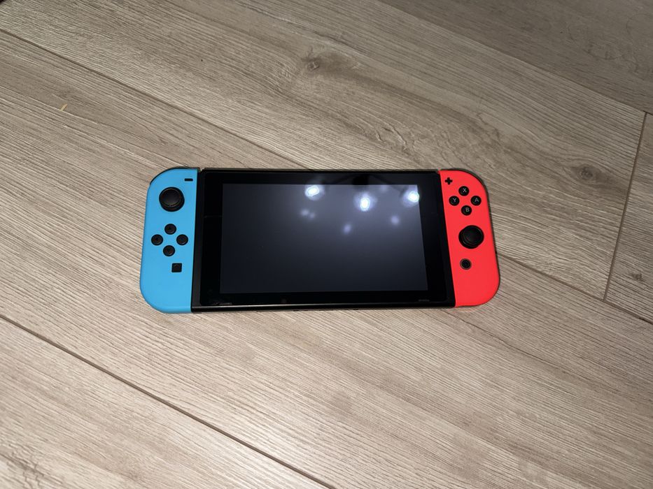 Продаю Nintendo Switch — Мега-комплект (много игр + аксессуары)