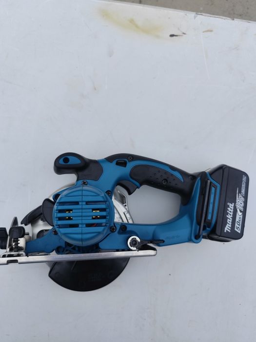 Акумулаторен ръчен циркуляр Макита Makita DSS501 + 5 Ah