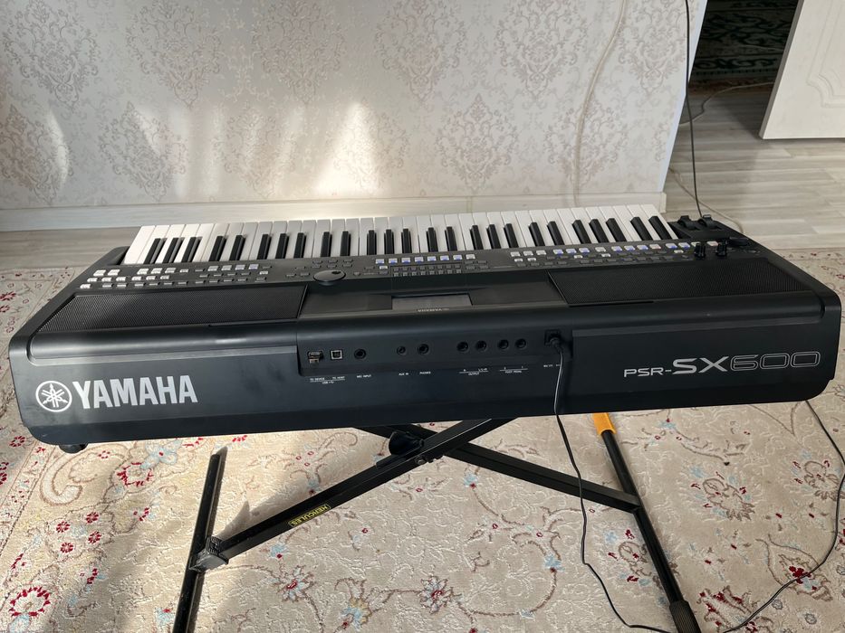 Yamaha PSR sx 600
