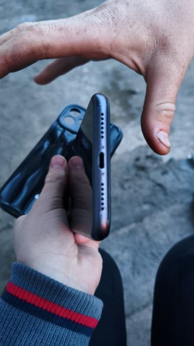 Iphone 11 64 продется все работает