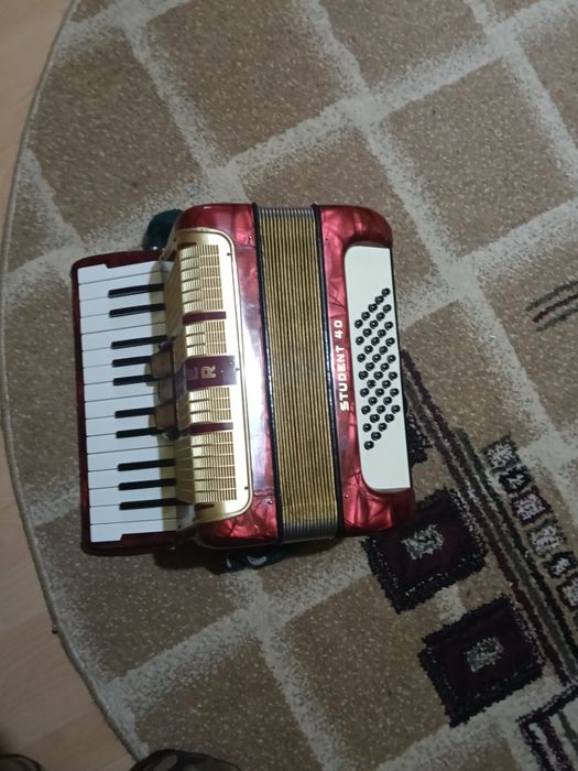 Vând acordeon Honer