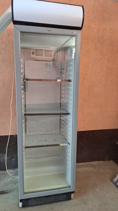 Витринный холодильник