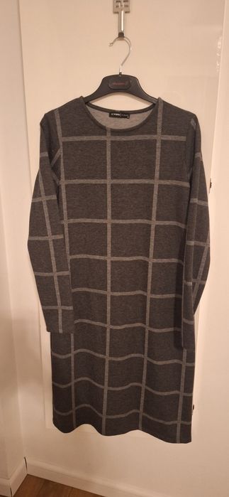 Нова сива рокля до коляното, зимна,  S/M, бяло каре