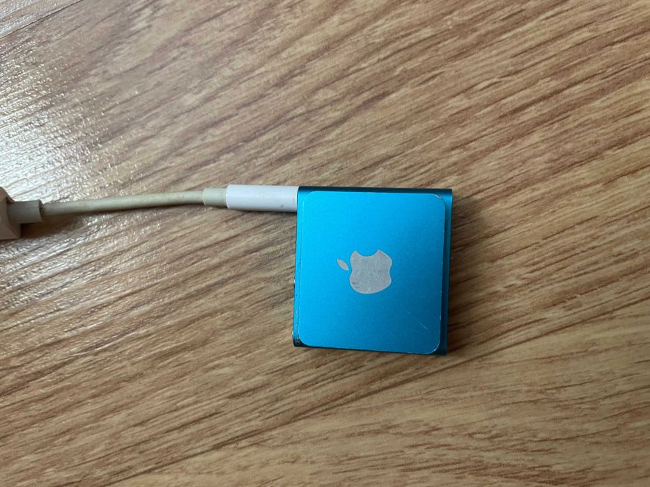 Vintage Apple A1373 Blue iPod Shuffle 4th Generation 2GB Functional