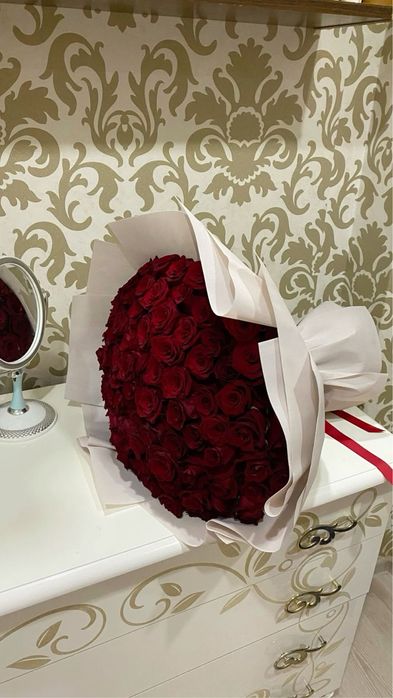 Роскошный букет из 101 красной розы