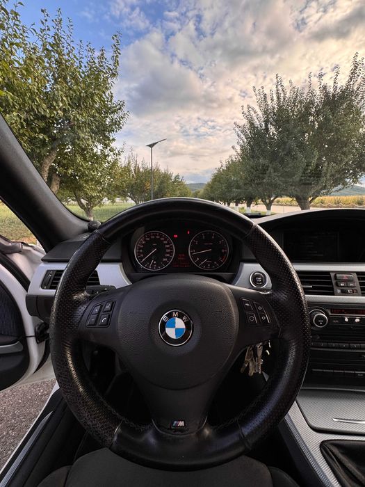 BMW E90 LCI 318i M Paket – 2010 – 2.0 Benzină