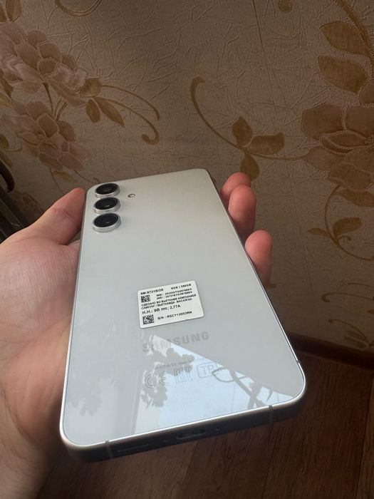 Samsung S24 Fe, 8/256GB в идеале