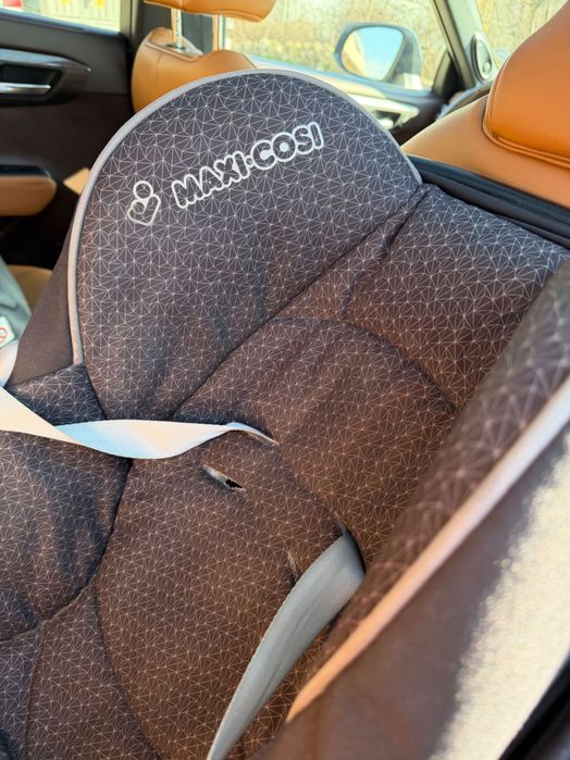 Maxi cosy бебешко кошче с izofix основа