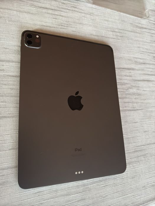 IPad pro 3rd gen 256gb + подарък