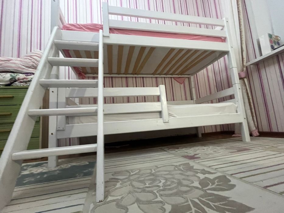 Продам двухярусную кровать