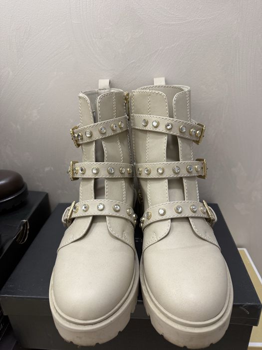 Боти Guess и Patrizia Pepe