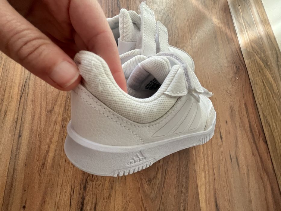 Маратонки adidas