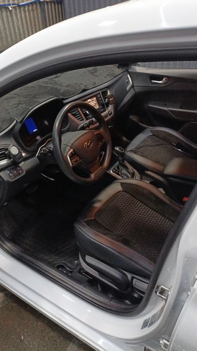 Продаю машину хундай аксент машина 2020 год пробег 59000 км как новая